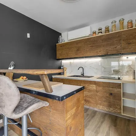 The Root Your Charming Floating * براتسيلافا