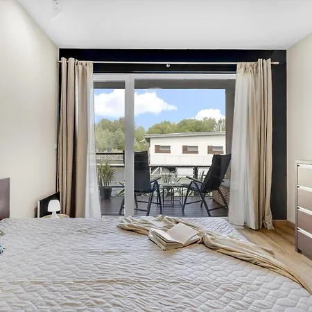 The Root Your Charming Floating فيلة *