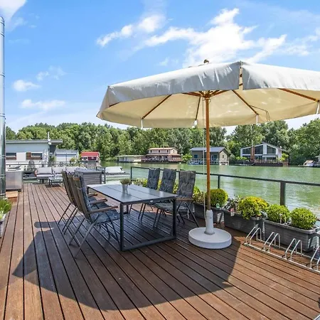 The Root Your Charming Floating Villa *