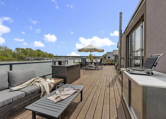 ヴィラ The Root Your Charming Floating *