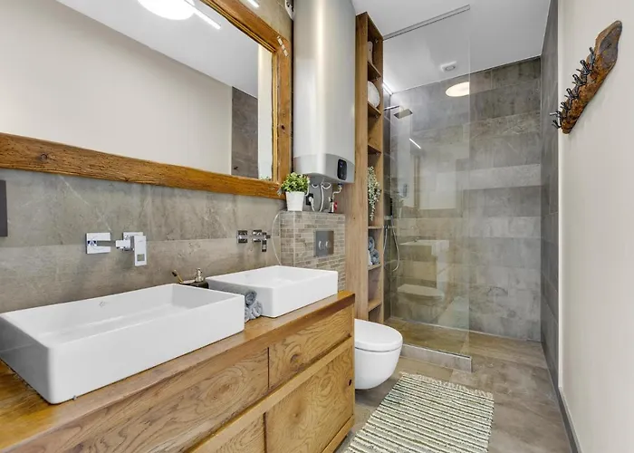 The Root Your Charming Floating Вілла Братислава