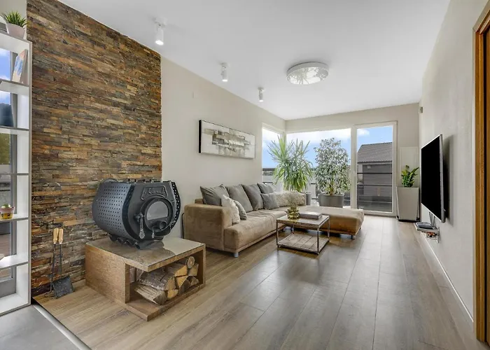 The Root Your Charming Floating Вілла Братислава