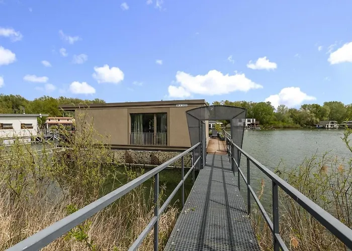 The Root Your Charming Floating ブラチスラヴァ