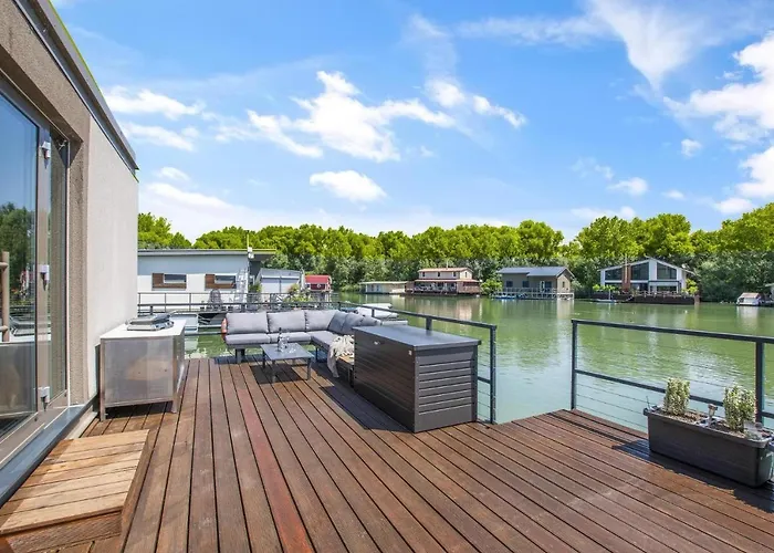 The Root Your Charming Floating Villa Bratislava