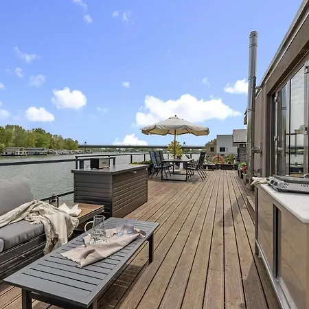 Villa The Root Your Charming Floating *