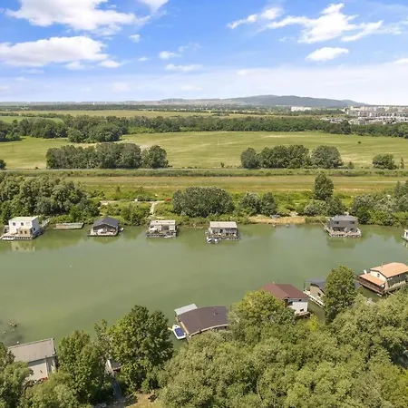 The Root Your Charming Floating Villa Bratislava