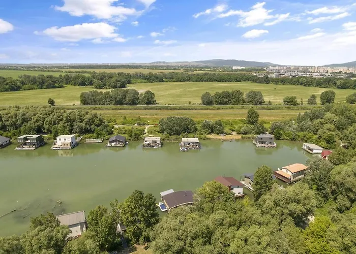 The Root Your Charming Floating Villa Bratislava